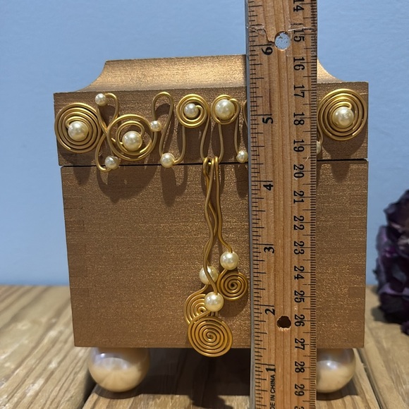 Jillery by Jill Fagin Wooden Gold Painted Trinket Pearls Decorated Jewelry Box ! - Picture 10 of 12
